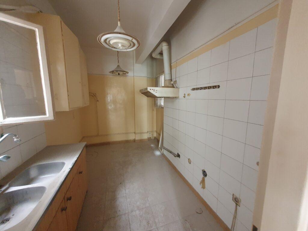 Υφιστάμενη κουζίνα πριν την ανακαίνιση στο Παλαιό Φάληρο