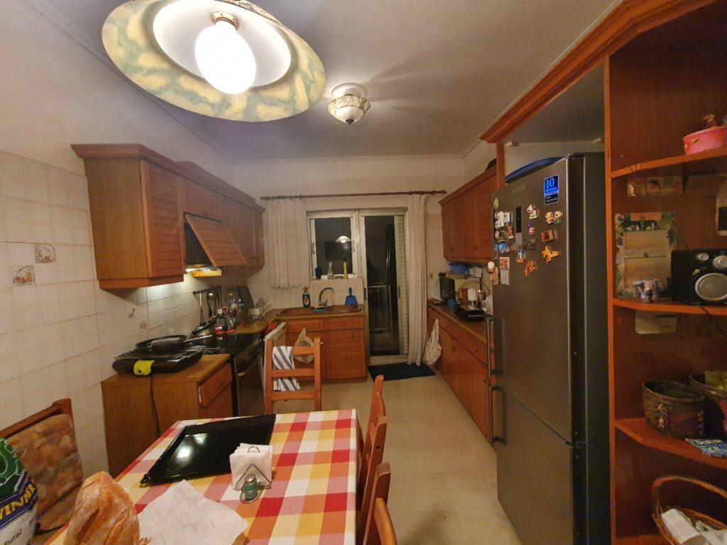 Κουζίνα πριν την ολική ανακαίνιση στη Νέα Σμύρνη