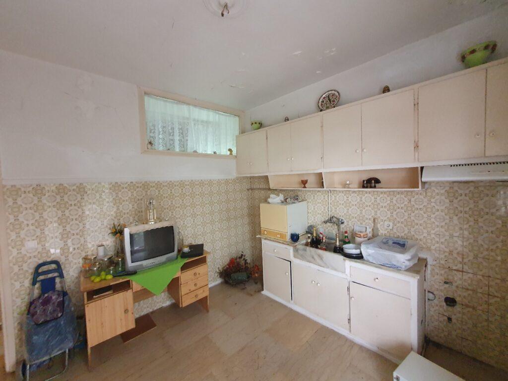 Κουζίνα πριν την ανακαίνιση στην Καλλιθέα